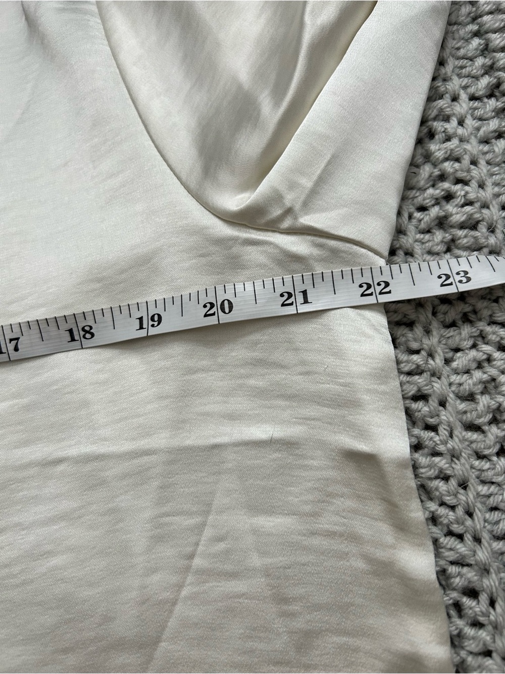 Express Women's Ivory Satin Mock Neck Button-Trim Blouse L - Picture 7 of 8